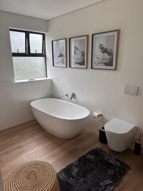 Shower, Toilet, Bathroom, Bath