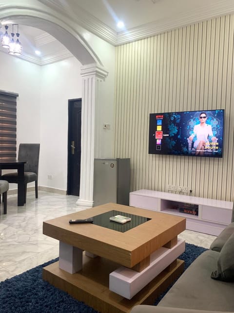 Communal lounge/ TV room, TV and multimedia, Living room, Seating area, Evening entertainment