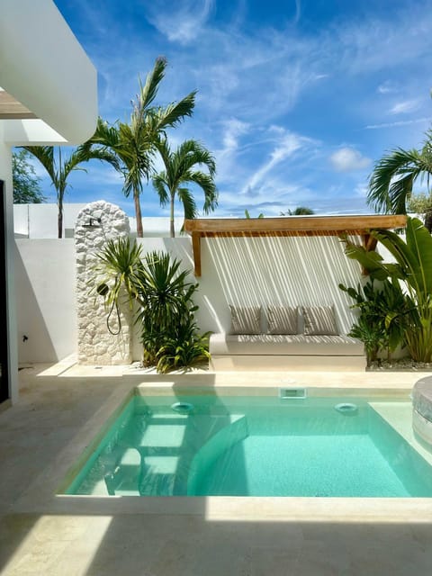 Patio, Day, Garden, View (from property/room), Pool view, Swimming pool, Swimming pool, sunbed