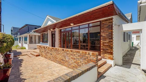 Blossom Boutique Guesthouse Bed and Breakfast in Cape Town