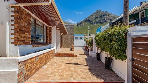 Blossom Boutique Guesthouse Bed and Breakfast in Cape Town