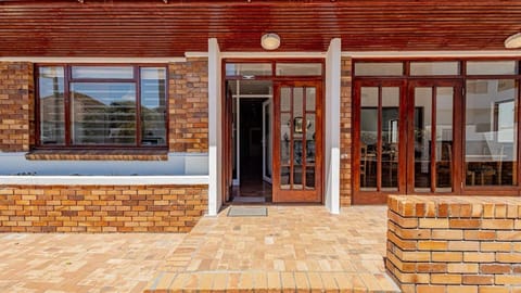 Blossom Boutique Guesthouse Bed and Breakfast in Cape Town