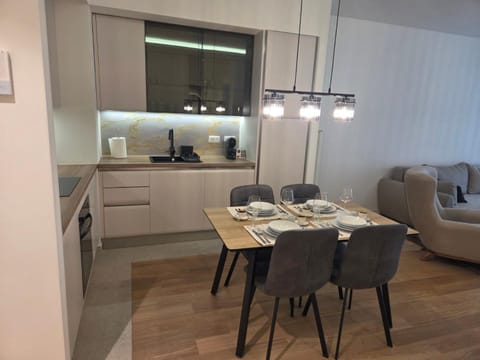 Kitchen or kitchenette, Dining area, stove