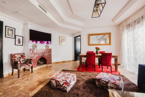 Living room, Dining area, fireplace