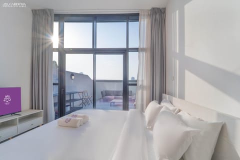 Bed, Bedroom, towels