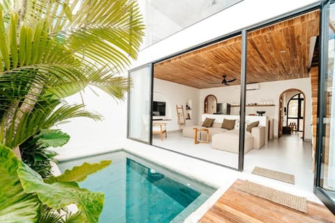 Communal lounge/ TV room, Natural landscape, Garden, Bathroom, Living room, Seating area, Dining area, Communal kitchen, Garden view, Pool view, Swimming pool, Inner courtyard view, concierge, internet, kitchen, kitchen, air conditioner