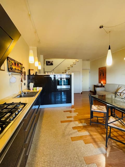 Kitchen or kitchenette, Dining area, stove