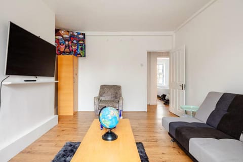 Communal lounge/ TV room, TV and multimedia, Living room, Seating area