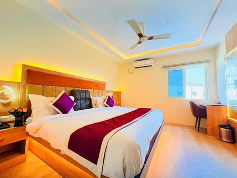 Bed, Photo of the whole room, Bedroom, air conditioner