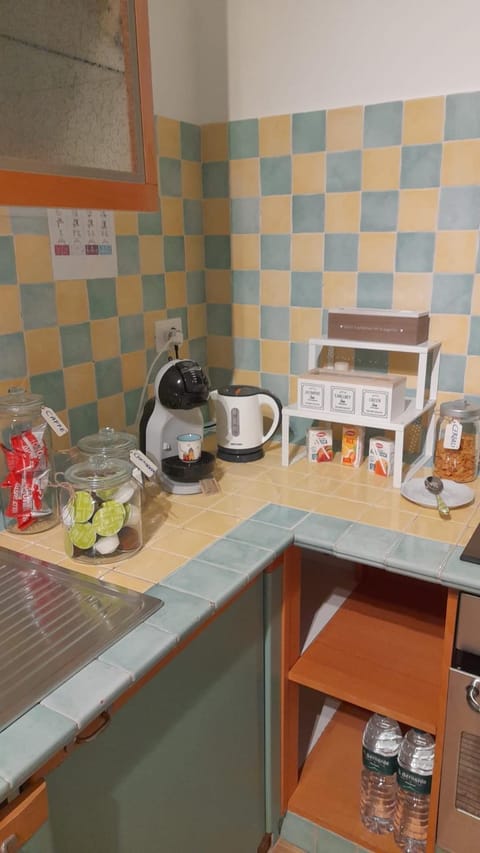 Coffee/tea facilities, Kitchen or kitchenette, Food and drinks, Food, Breakfast, stove