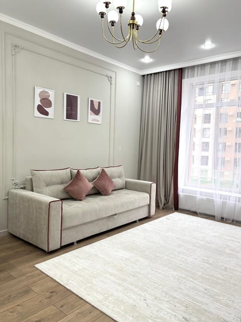 Photo of the whole room, Seating area