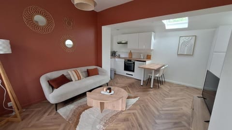 TV and multimedia, Kitchen or kitchenette, Seating area, Dining area, oven