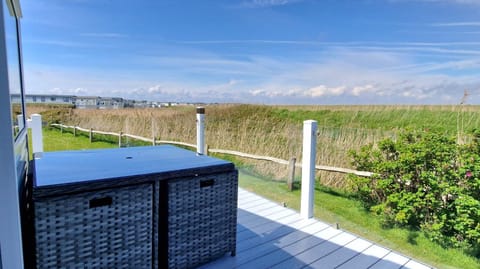 Seal Bay Retreat, West Sands Holiday Apartment in Selsey