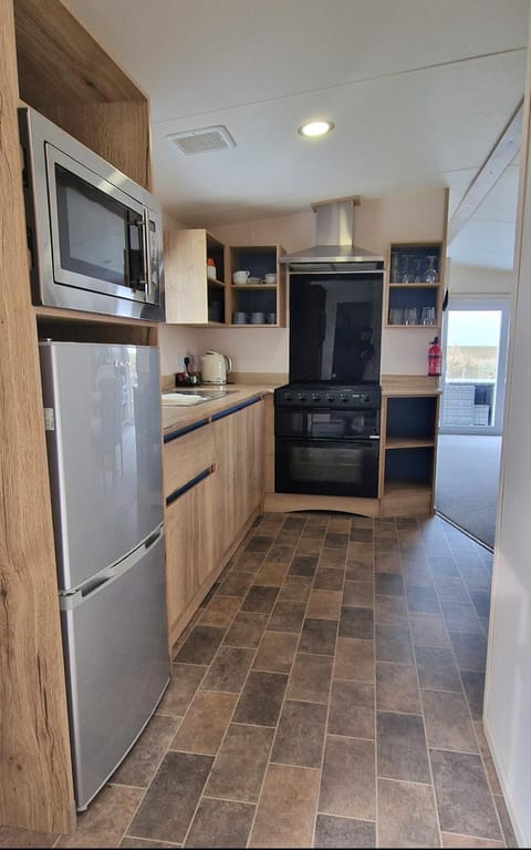 Seal Bay Retreat, West Sands Holiday Apartment in Selsey