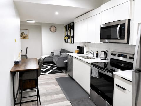 Kitchen or kitchenette, Living room, Seating area, oven, toaster
