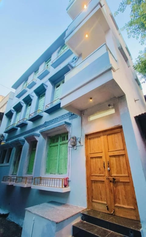 Property building, Facade/entrance, Internal: Not applicable to any particular room