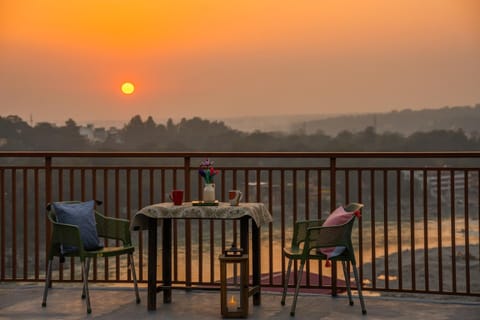 View (from property/room), Balcony/Terrace, Sunrise, Sunset