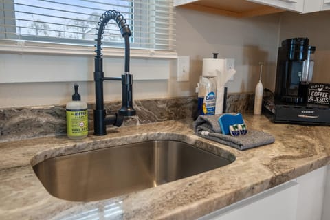 Lakefront Top Floor Condo! Perfect Location! Apartment in Lake Hamilton