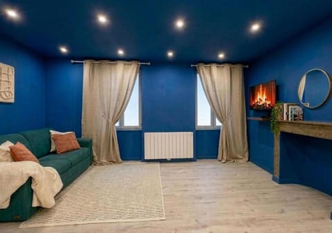 Communal lounge/ TV room, Living room