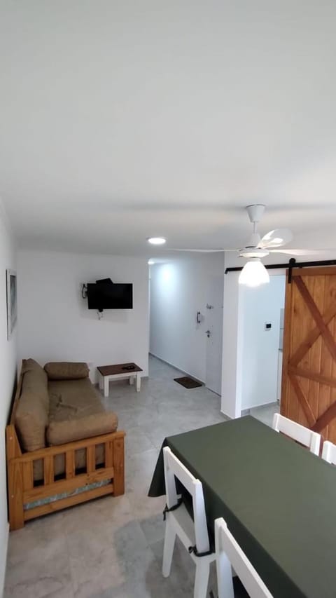 Communal lounge/ TV room, TV and multimedia, Kitchen or kitchenette, Living room, Seating area, Dining area
