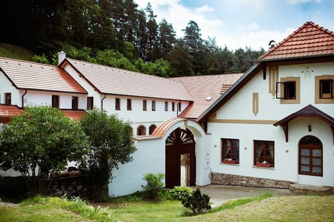 Facade/entrance, Spring, Off site, Day
