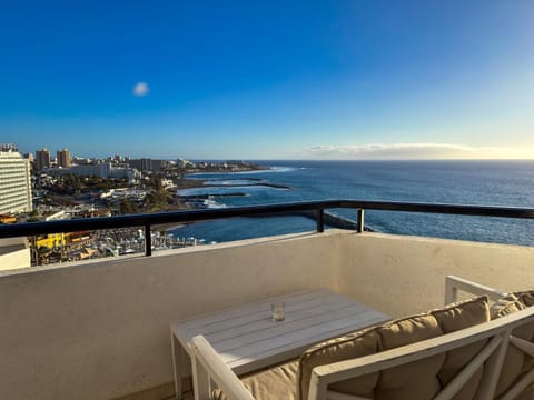 Natural landscape, View (from property/room), Balcony/Terrace, City view, Sea view