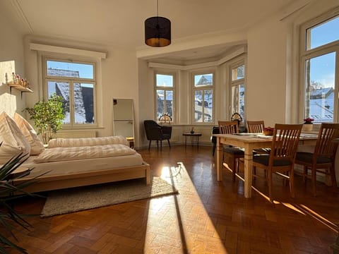 Bed, Living room, Photo of the whole room, Seating area, Dining area