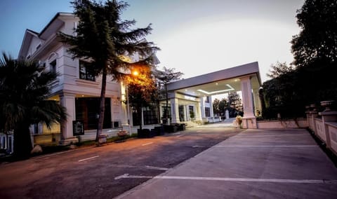Property building, Facade/entrance, Sunset