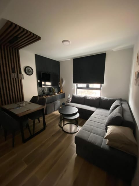 Photo of the whole room, Seating area