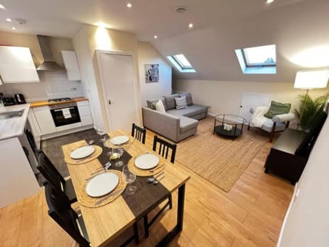 TV and multimedia, Kitchen or kitchenette, Living room, Seating area, Dining area, oven, stove, toaster