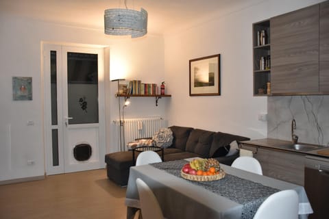Living room, Seating area, Lunch