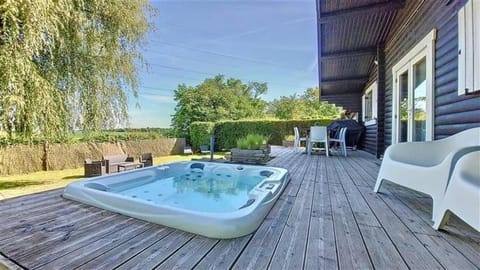 Patio, Natural landscape, Garden, Hot Tub, Garden view, sunbed