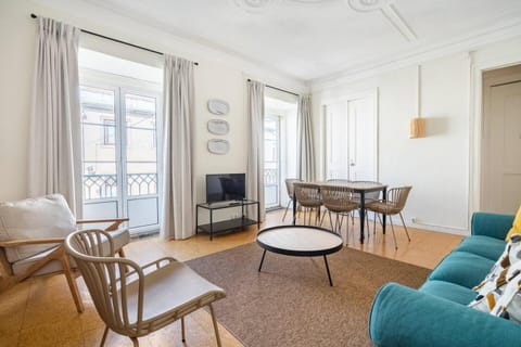 TV and multimedia, Living room, Seating area, Dining area