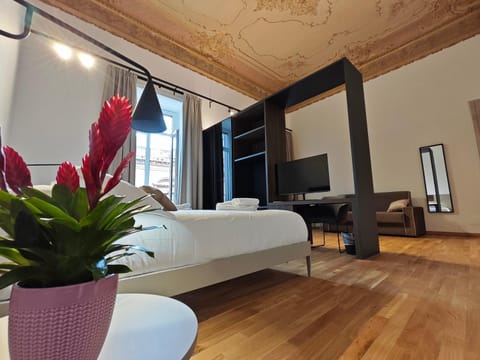 TV and multimedia, Photo of the whole room, Bedroom, locker