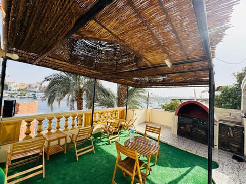 Restaurant/places to eat, Day, View (from property/room), Balcony/Terrace, Seating area, Dining area