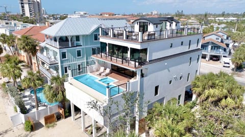 Siesta Beachfront Paradise - Infinity Pool & Spa House in Siesta Beach