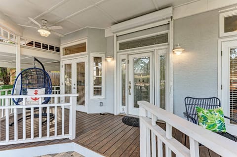 Cottage on Lido Key - One block to Beach Pool House in Lido Key