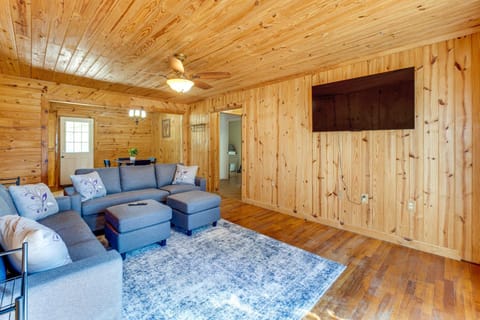 6 Mi to Main St Poplarville Cabin with Pasture View Cabin in Mississippi