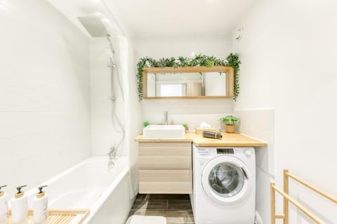 Le Charmant -15 min de Paris - Cosy & Élégant - Parking Privé Apartment in Chevilly Larue