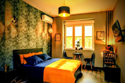 Bed, TV and multimedia, Coffee/tea facilities, Living room, Photo of the whole room, Seating area, Bedroom, minibar