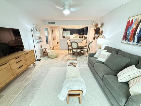 TV and multimedia, Living room, Photo of the whole room, Seating area