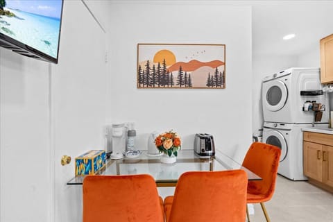 20 percent OFF Cozy Modern Suite House in Tustin