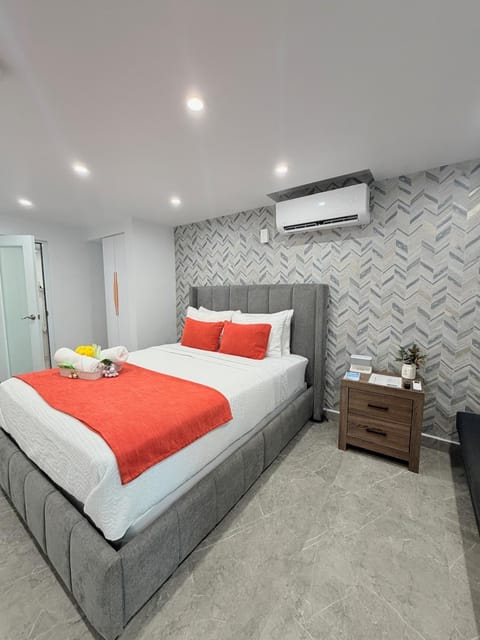 Bed, Photo of the whole room, Bedroom, air conditioner