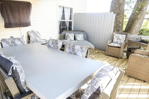 Patio, Seating area, Dining area