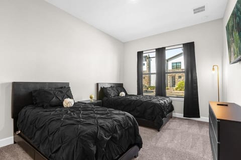 Modern resort style retreat with great amenities Villa in Loughman