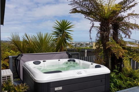 Hot Tub, View (from property/room), City view, Landmark view, Mountain view, Sea view, Street view, Quiet street view