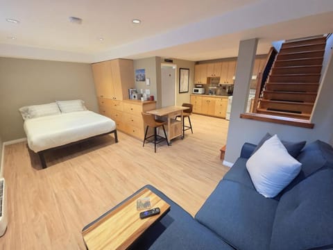 Photo of the whole room, Seating area, Bedroom