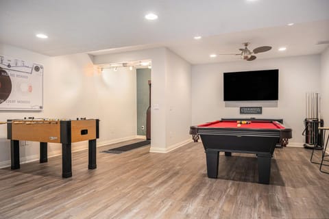 Mulligan Manor Golf Course Views Fun Amenities House in Omaha