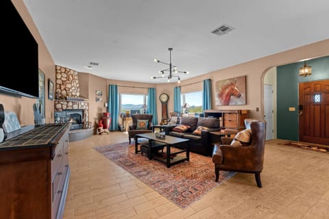 Communal lounge/ TV room, Living room, Seating area