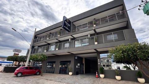 Property building, Day, Neighbourhood, Street view, Location, Parking